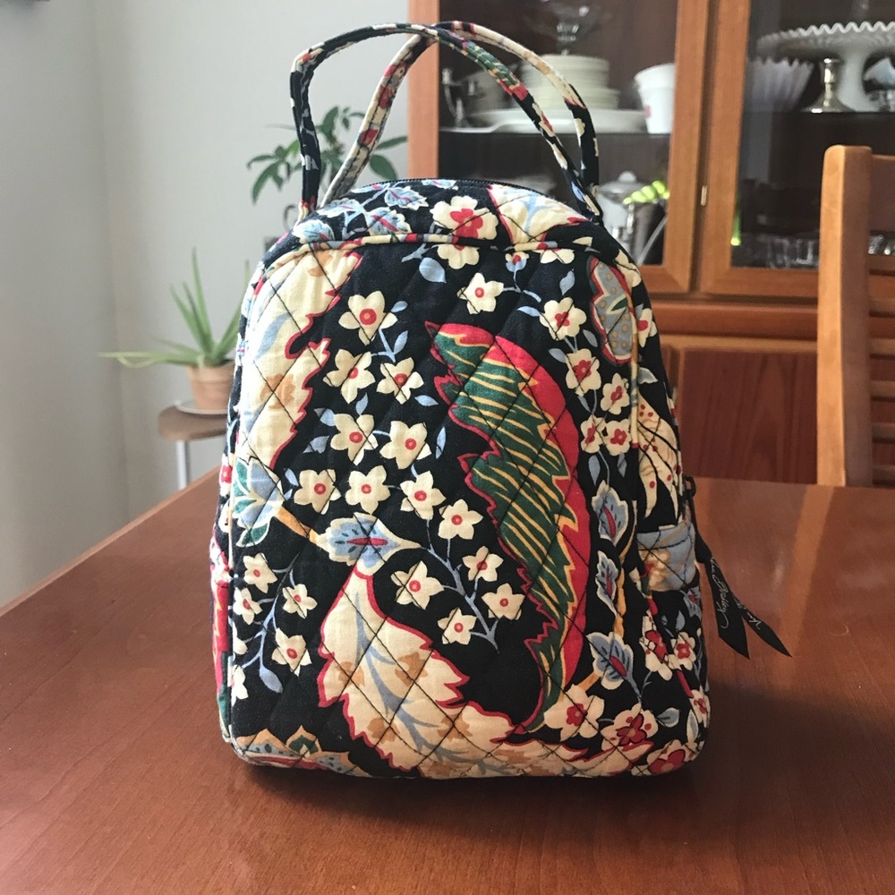 VERA BRADLEY Let’s Do Lunch Bag in Versailles Pattern - Picture 7 of 16